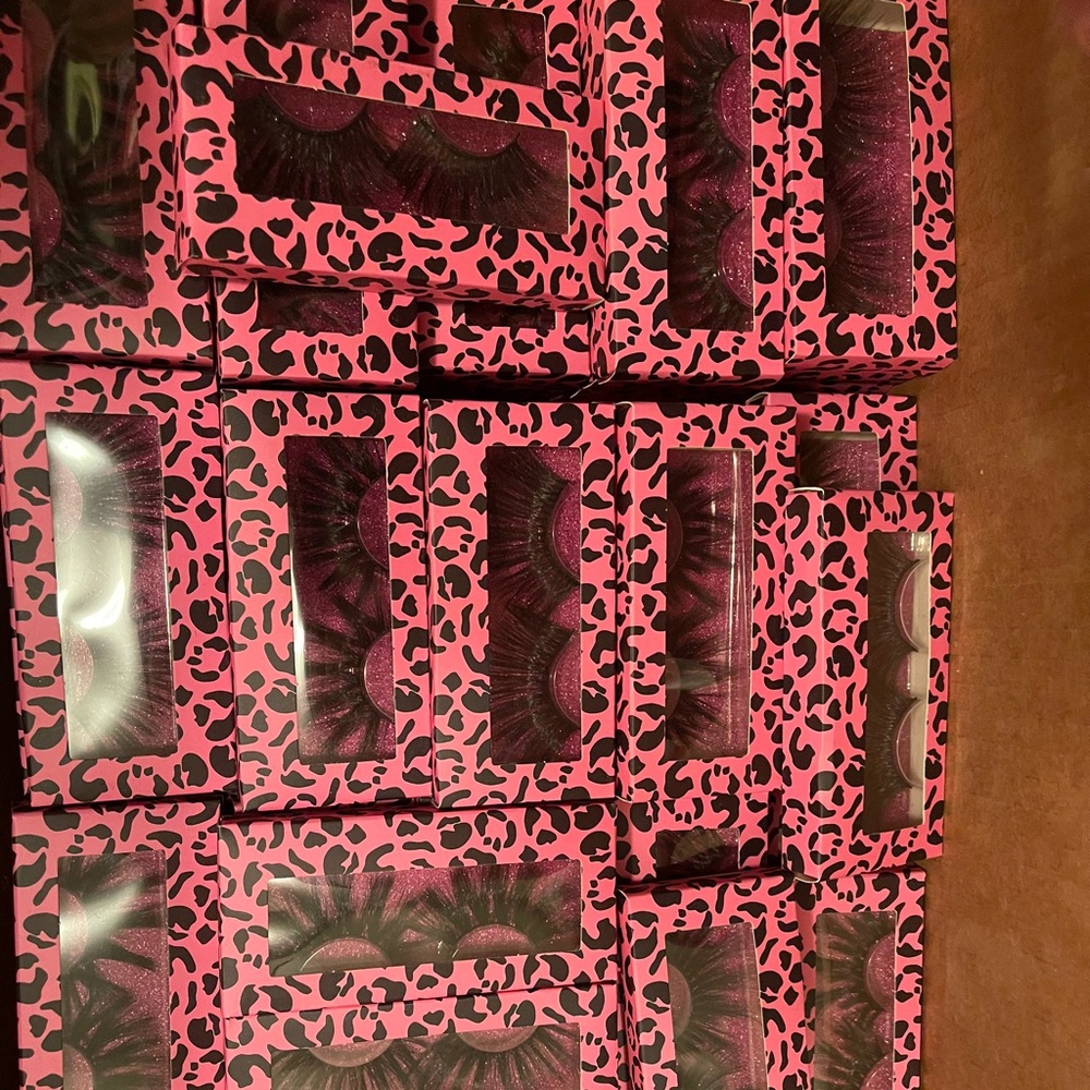 Pink Leopard Print Eyelash Set

whole box of dramatic lashes 3 styles